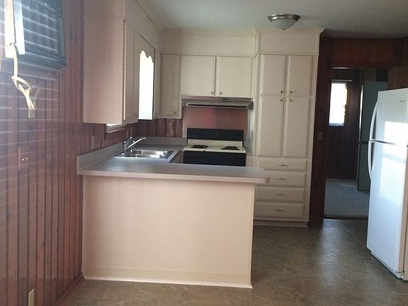 Nice size kitchen.