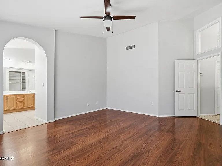 225 W Vera Ln — Photo 12