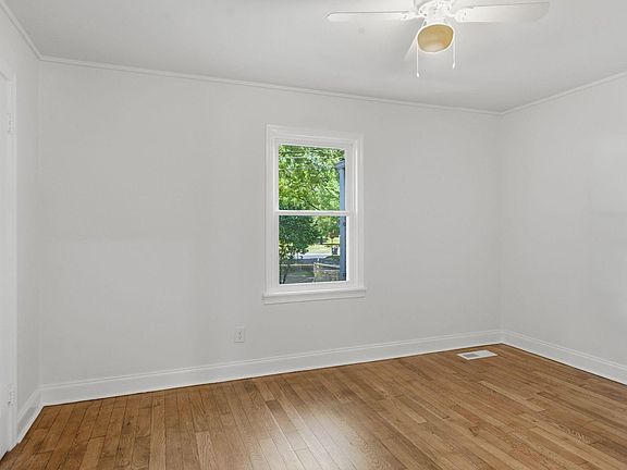 4th image of 3929 Cypress Ave SW
