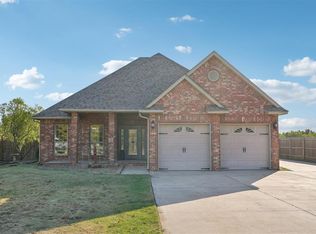 220 N V Ave, El Reno, OK 73036