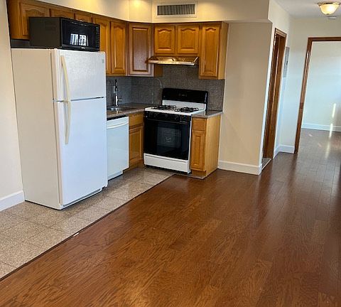 2nd image of 1642 W 9th St APT 6B