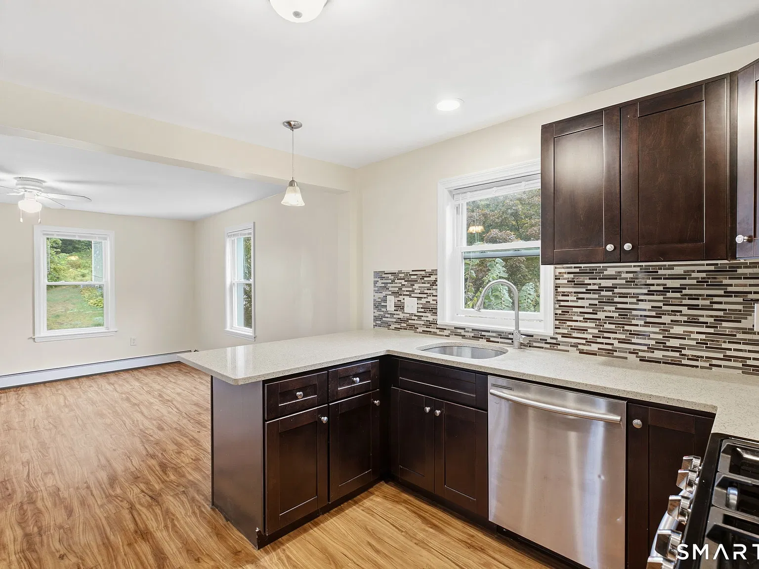 3 bed, 1.0 bath, 1456 sqft, $2,600 — Photo 2