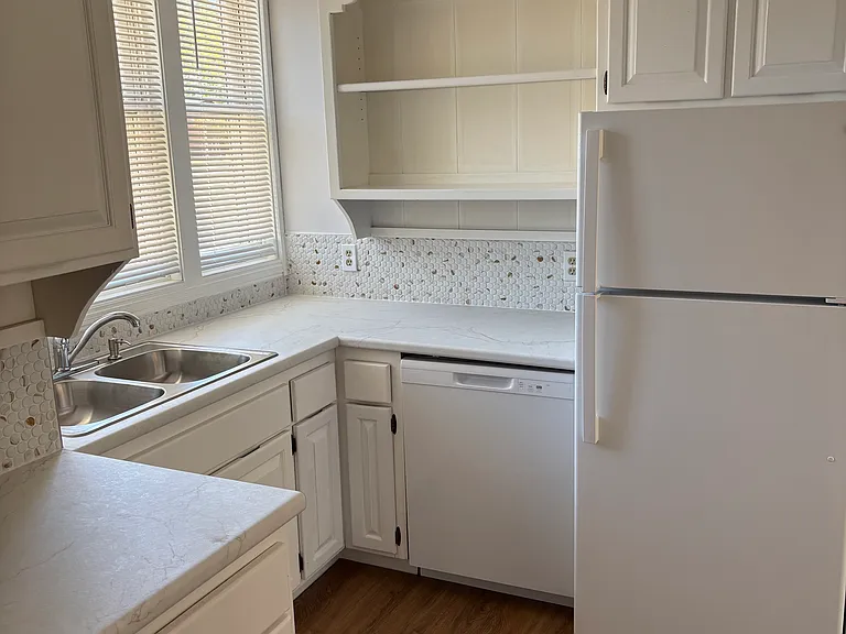 308 Silver Queen South 101A — Photo 2