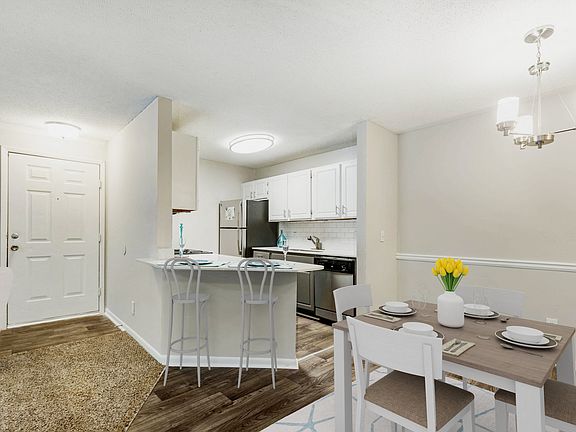 5th image of 100 Peachtree Station Cir #623