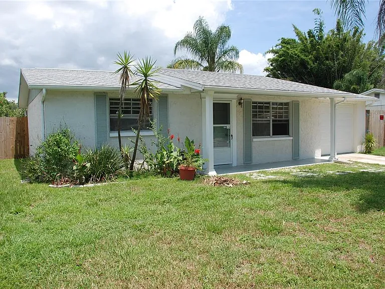 1624 Springdale Dr — Photo 3