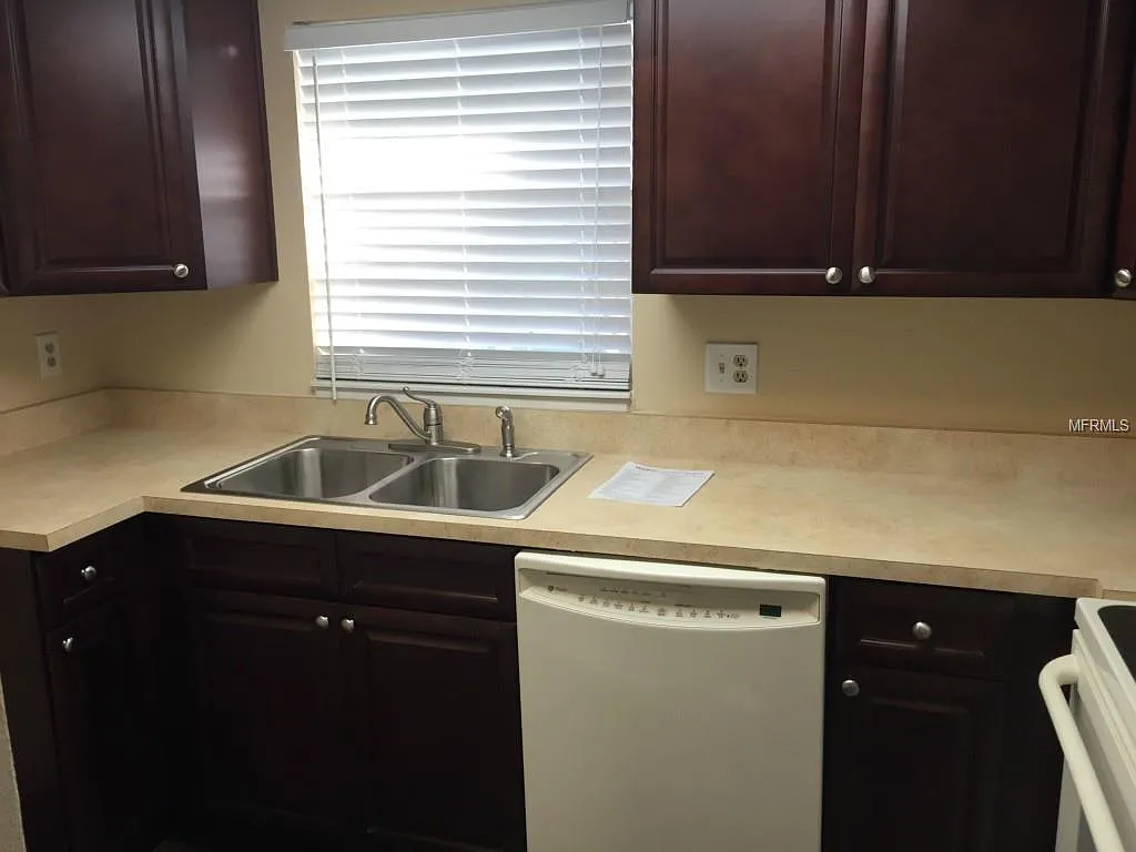 1 bed, 735 sqft, $1,400 — Photo 3