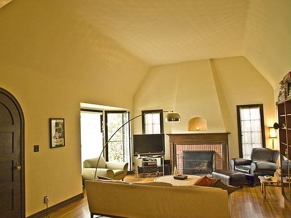 5th image of 908 S Cloverdale Ave