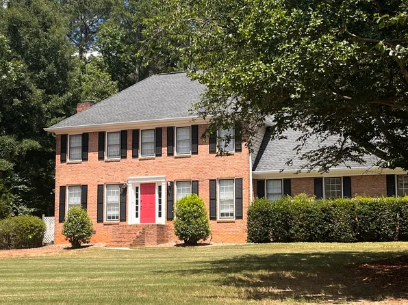 1100 Fernwood Dr, Bogart, GA 30622