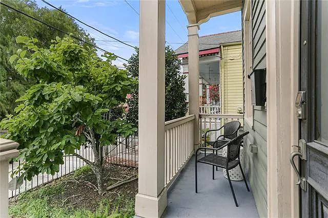 3213 Annunciation St — Photo 3