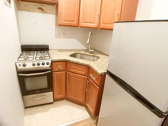 5th image of 1347 Dean St #B