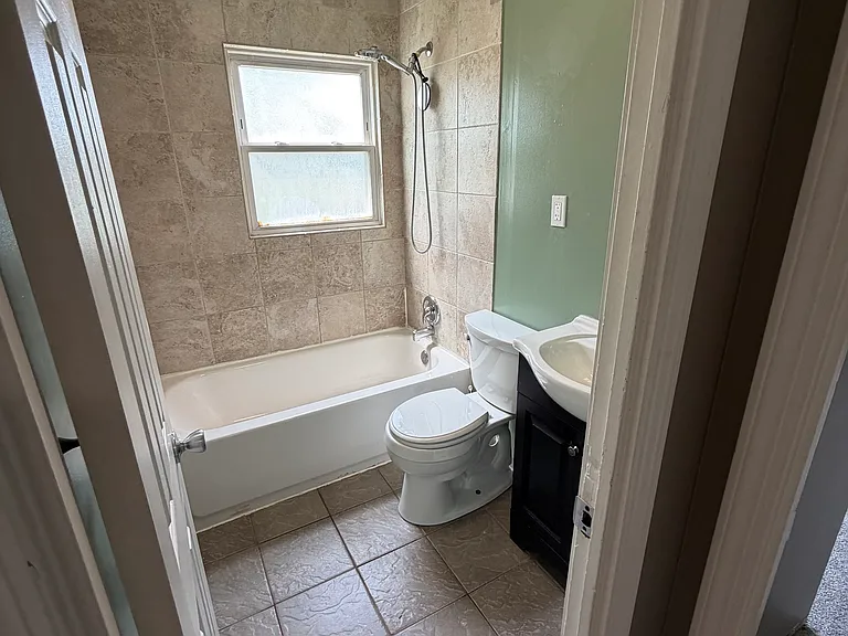 302 Dartmouth Dr — Photo 3