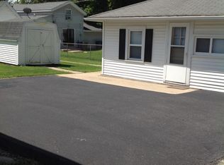 724 1/2 E Main St, Morris, IL 60450