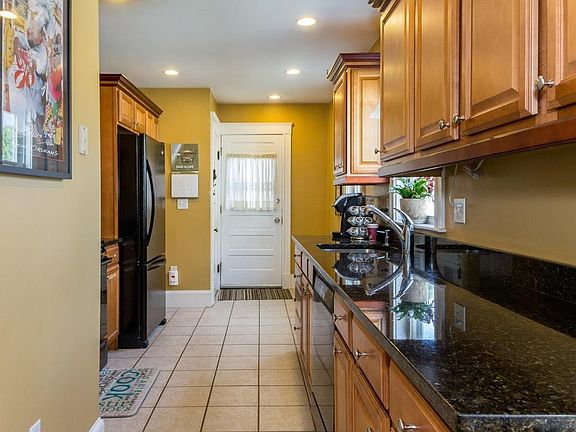 3rd image of 59 Bedford St #59