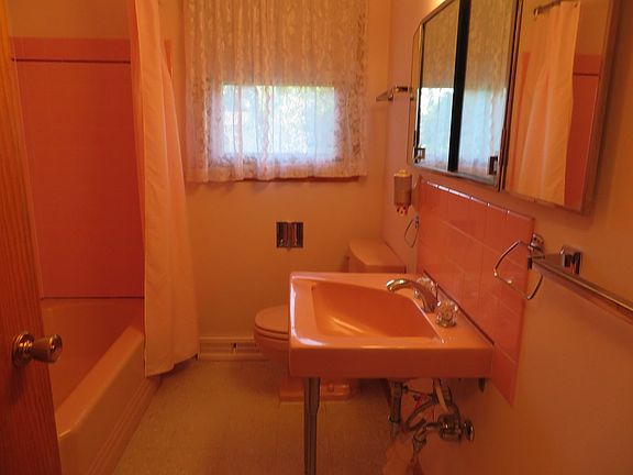 5th image of 2520 Newton Ave #12