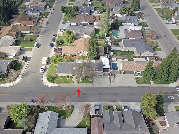 2nd image of 425 Corello St