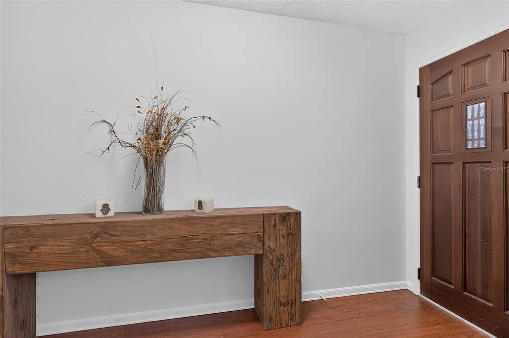 3 bed, 2.0 bath, 2118 sqft, $3,800 — Photo 4