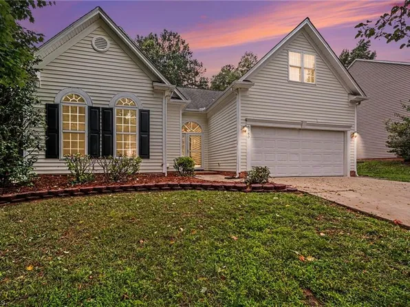 3380 Cherrybrook Dr, Jamestown, NC 27282