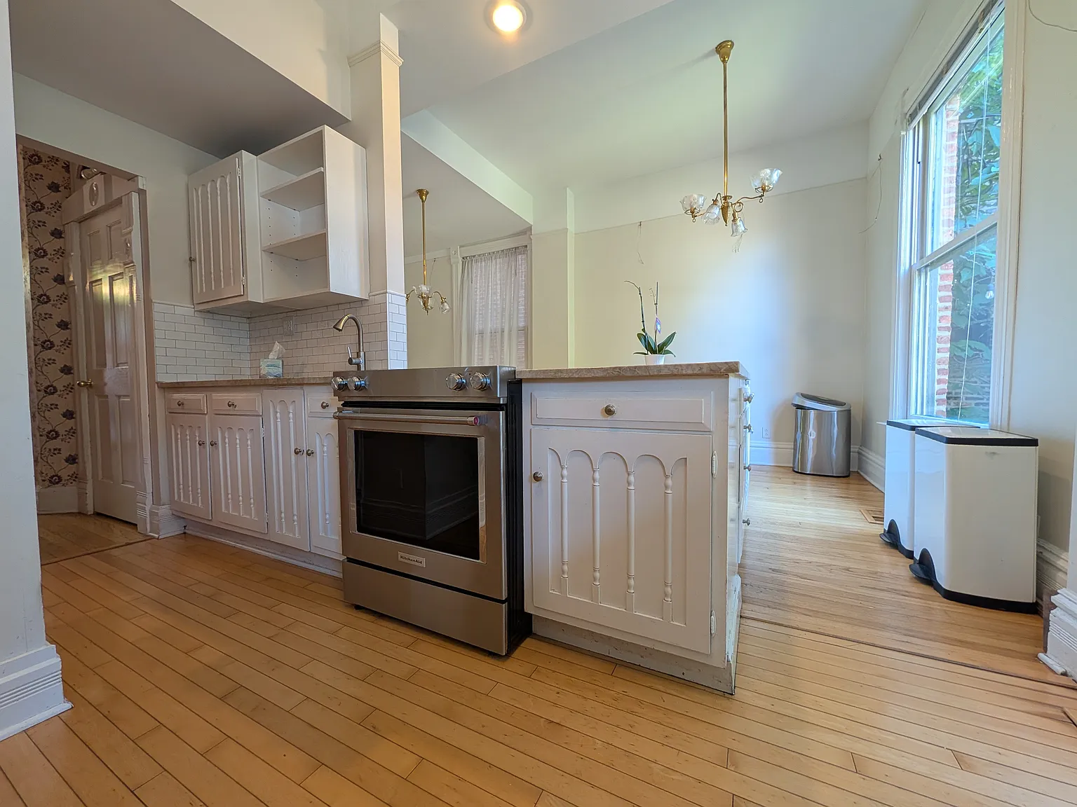 730 S Claremont Ave — Photo 4