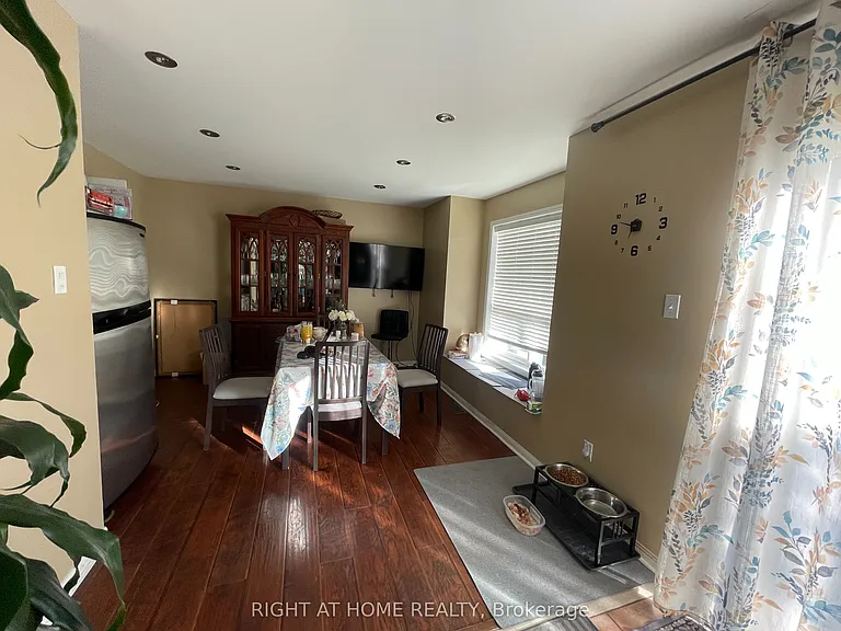 5654 Churchill Meadows Blvd — Photo 7