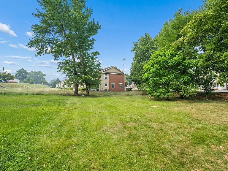 1135 W Washington St — Photo 11
