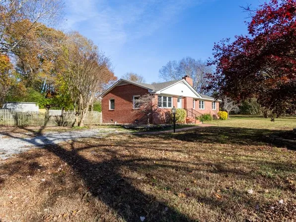 6097 Wiatt St, Gloucester, VA 23061