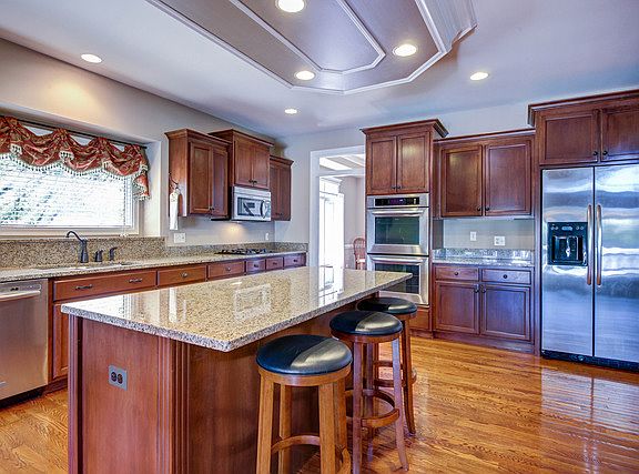 5th image of 2577 Charter Oak Dr