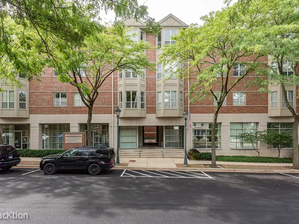 57 E Hattendorf Ave APT 210, Roselle, IL 60172