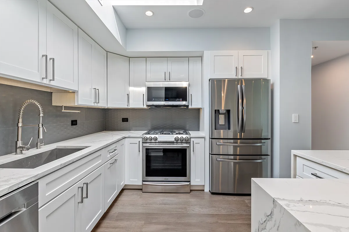 Building Photo - 635 Perrie Dr #604