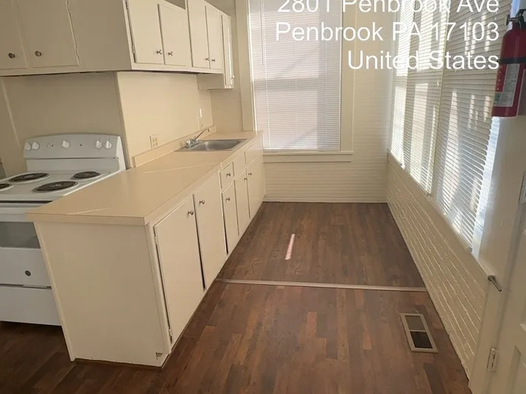 2801-2803 Penbrook Ave — Photo 2