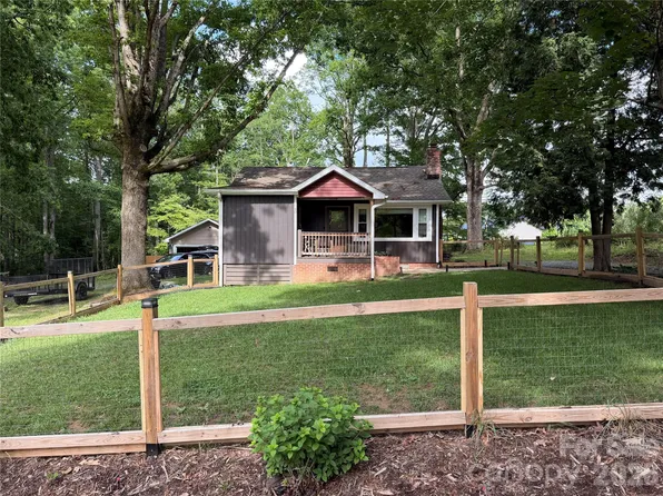 40 Dove Haven Ln, Hendersonville, NC 28791