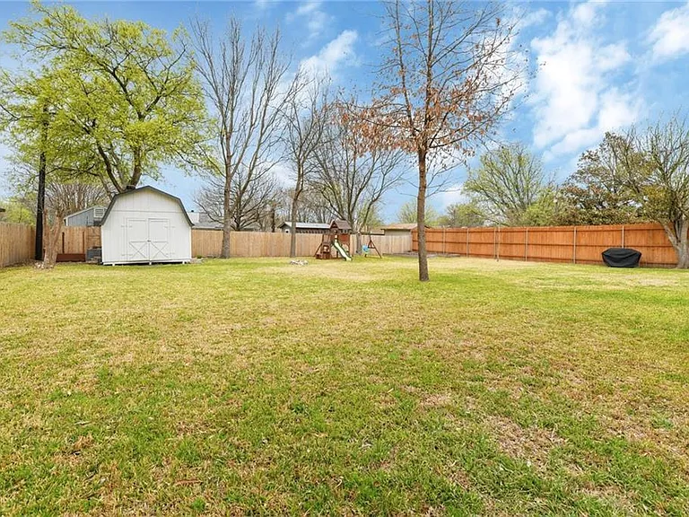 13313 Effingham St — Photo 28