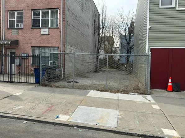 884 Herkimer St, Brooklyn, NY 11233