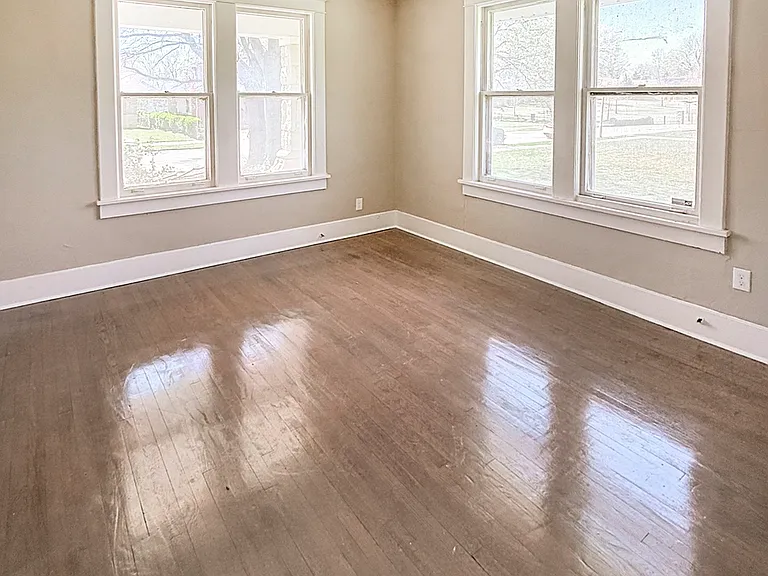 1826 Waverly Ave — Photo 19