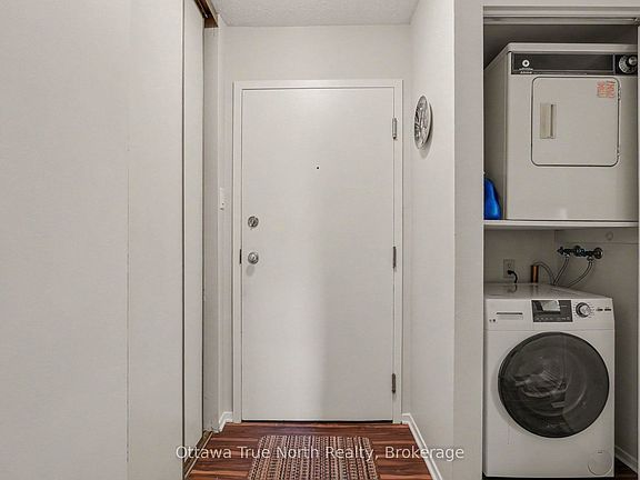 3rd image of 212 Viewmount Dr #218