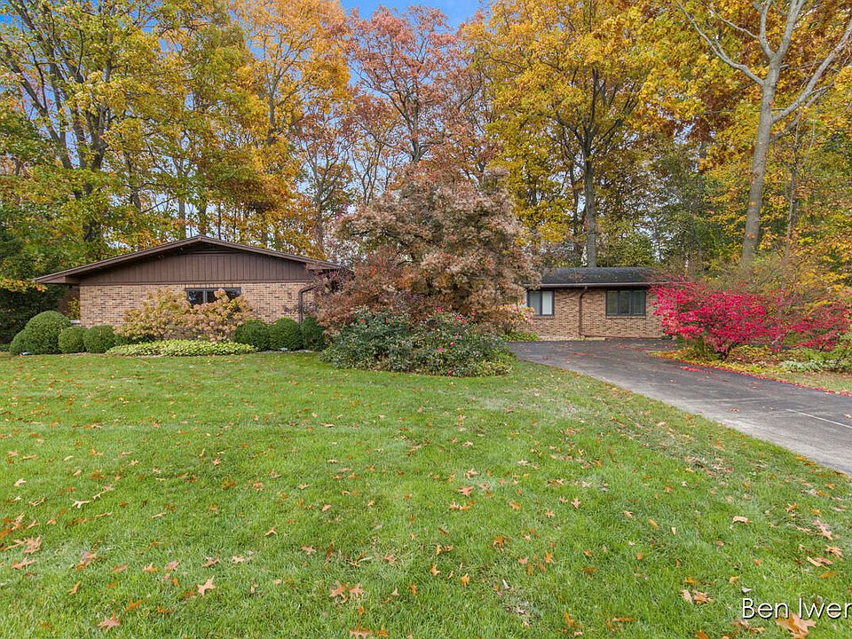 1st image of 370 Pebble Beach Dr SE
