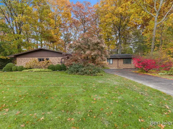 370 Pebble Beach Dr SE, Grand Rapids, MI 49546