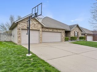 3760 N Bridgewood Ave, Springfield, MO 65803