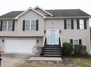 327 Russell Springs Dr, Lynchburg, VA 24501