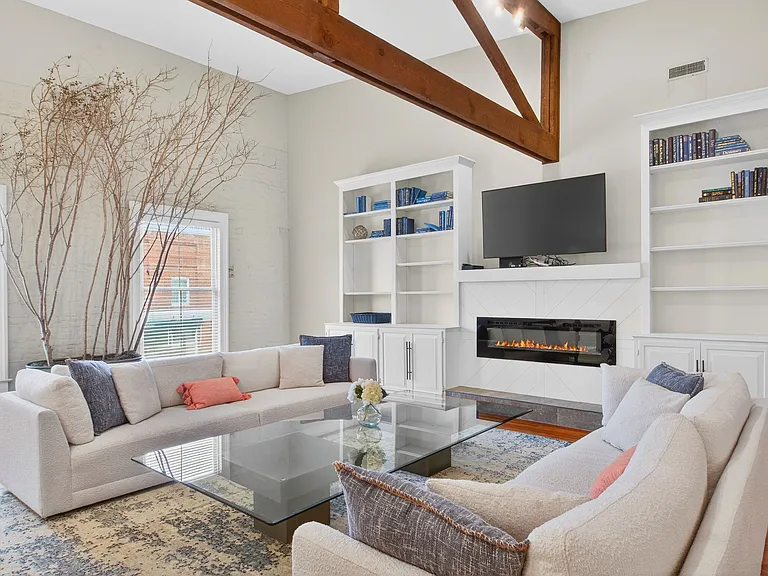 132 E Main St #C — Photo 7
