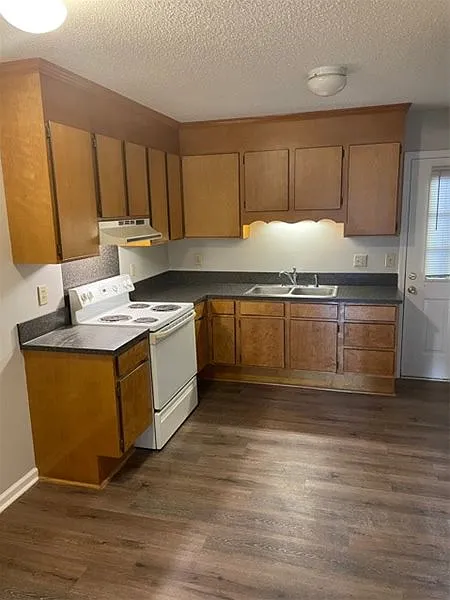 2 bed, 1.0 bath, 750 sqft, $1,150 — Photo 2