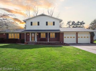 1415 Meadow Green Ln, Linden, MI