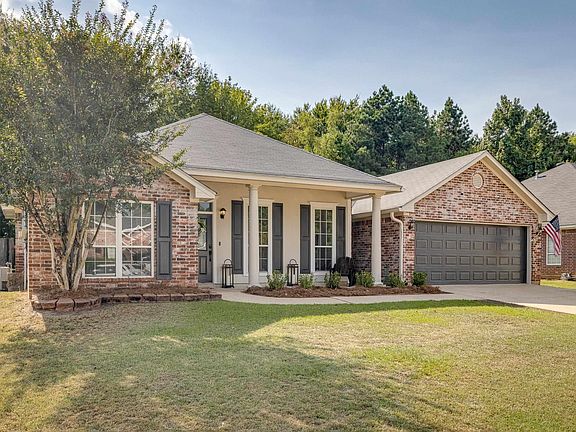 3rd image of 150 Greenfield Cir