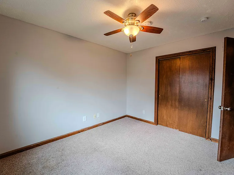 225 Parker Dr — Photo 20