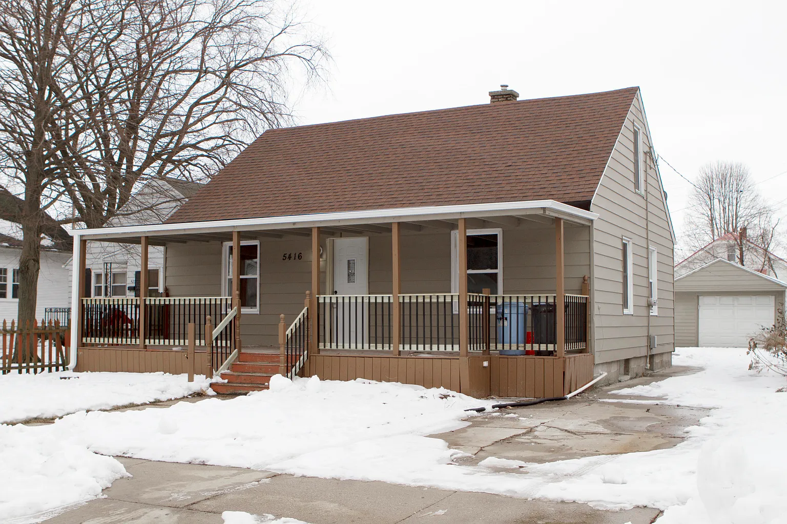 5416 33rd Ave photo 1