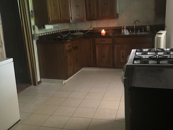 2nd image of 1115 Freeman Ave