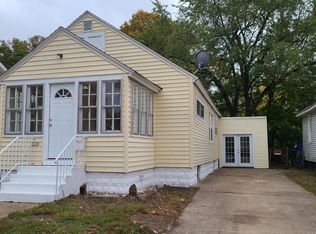 869 Irwin Ave, Muskegon, MI 49442