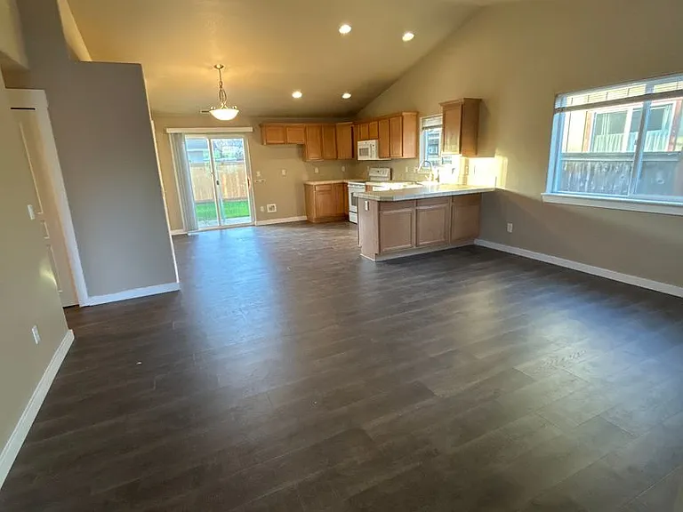 4232 Chartwell St SE — Photo 2