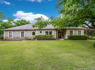 169 Oak Fields Dr, Floresville, TX 78114