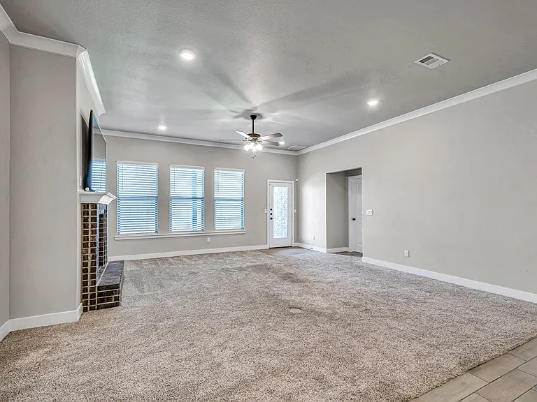 2405 Bastrop Ave — Photo 13