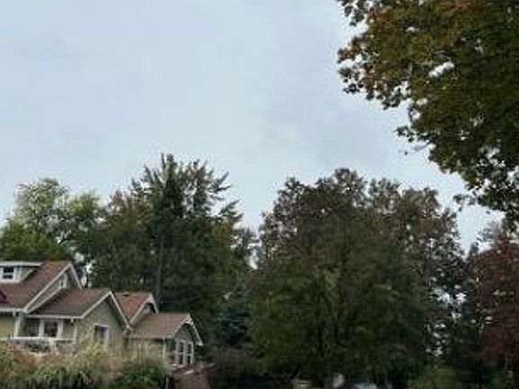 Exterior Neighborhood (street photo)